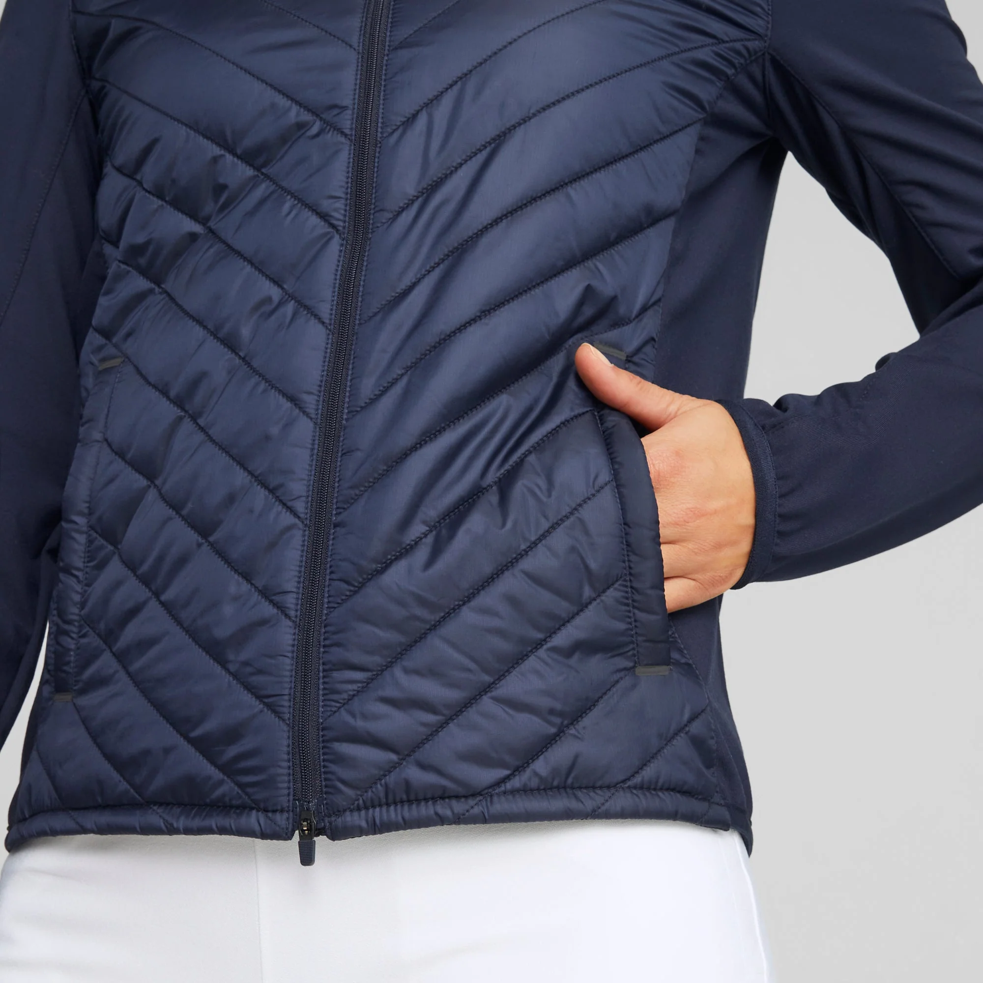 Women's Frost Quilted Golf Jacket - Image 9